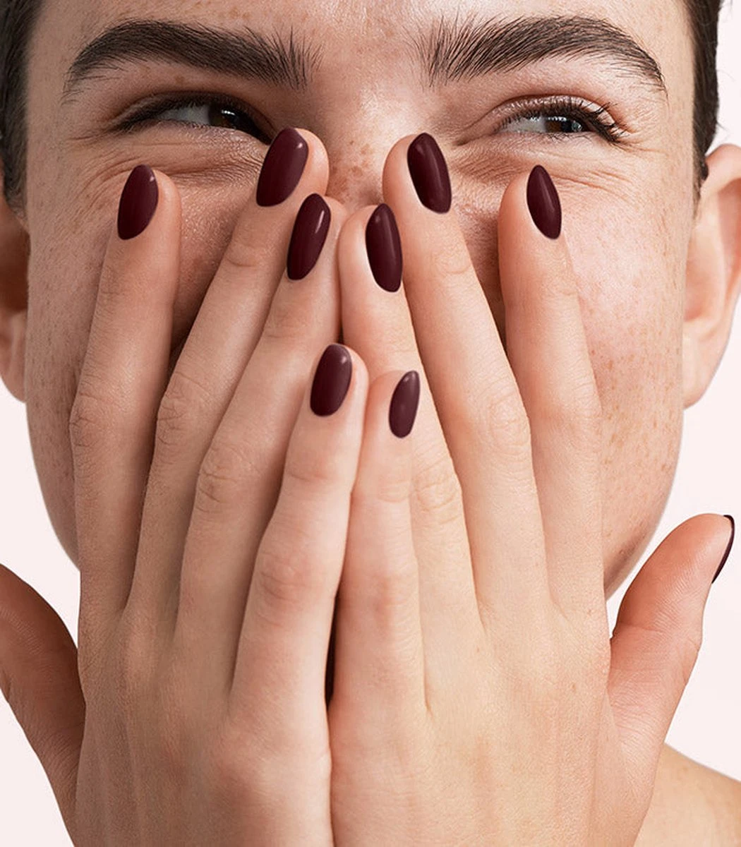 Pink Gellac - Sangria Red - Gellak - Vegan - Donkerrood - Creamy Finish - 15 Ml 4 Pink Gellac - Sangria Red - Gellak - Vegan - Donkerrood - Creamy Finish - 15 Ml - Afbeelding 2