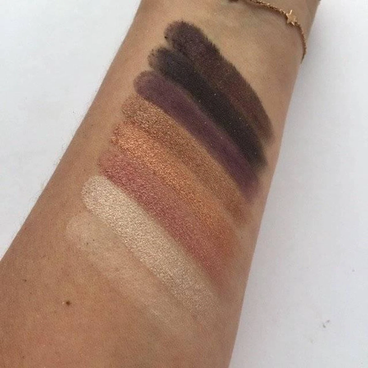 Makeup Revolution Revolution Oogschaduw Palette - Fortune Favours The Brave 6 Makeup Revolution Revolution Oogschaduw Palette - Fortune Favours The Brave - Afbeelding 4