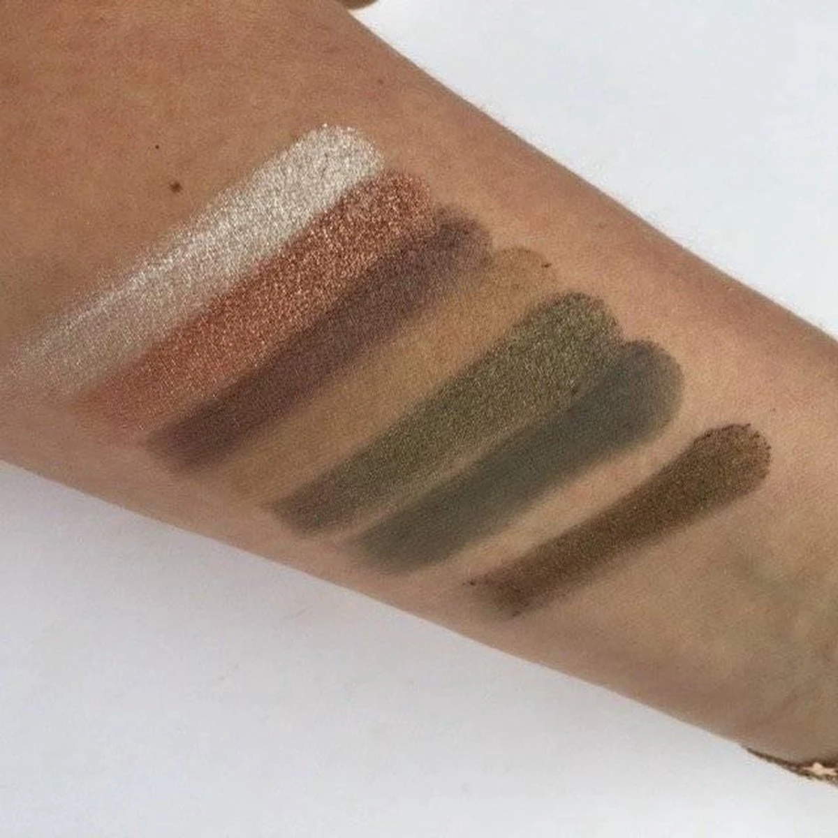 Makeup Revolution Revolution Oogschaduw Palette - Fortune Favours The Brave 7 Makeup Revolution Revolution Oogschaduw Palette - Fortune Favours The Brave - Afbeelding 5