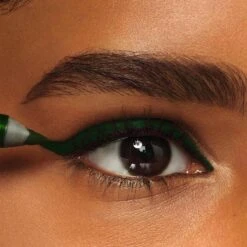 Maybelline Tattoo Liner Gel Pencil - 922 Intense Green - Groen - Waterproof Oogpotlood 22 Maybelline Tattoo Liner Gel Pencil - 922 Intense Green - Groen - Waterproof Oogpotlood -Cosmetica Serie Winkel 1200x1200 421