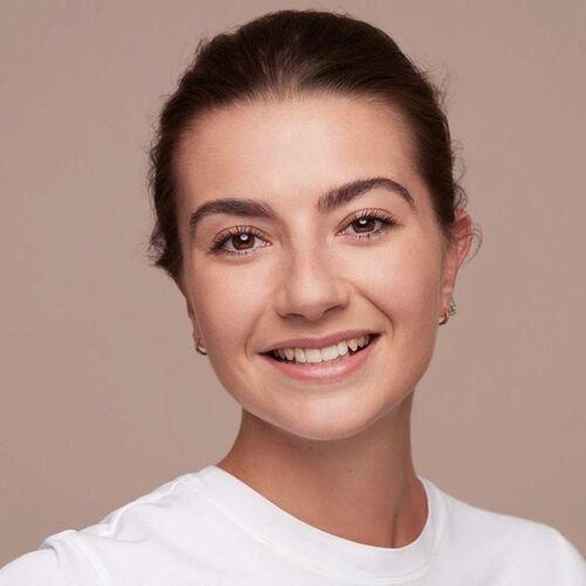 Clarins Skin Illusion Teint Naturel Hydratation - SPF 15 - Foundation - 111 Auburn - 30 Ml 5 Clarins Skin Illusion Teint Naturel Hydratation - SPF 15 - Foundation - 111 Auburn - 30 Ml - Afbeelding 3