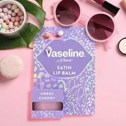 Vaseline® Vaseline With Love X Sweet Cherry Satin Lip Balm 7 Vaseline® Vaseline With Love X Sweet Cherry Satin Lip Balm -Cosmetica Serie Winkel 1200x1200 5