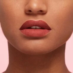 L’Oréal Paris Les Macarons Langhoudende Matte Lipstick - 834 Infinite Spice - Nude - 6,7 Ml 17 L’Oréal Paris Les Macarons Langhoudende Matte Lipstick - 834 Infinite Spice - Nude - 6,7 Ml -Cosmetica Serie Winkel 1200x1200 84