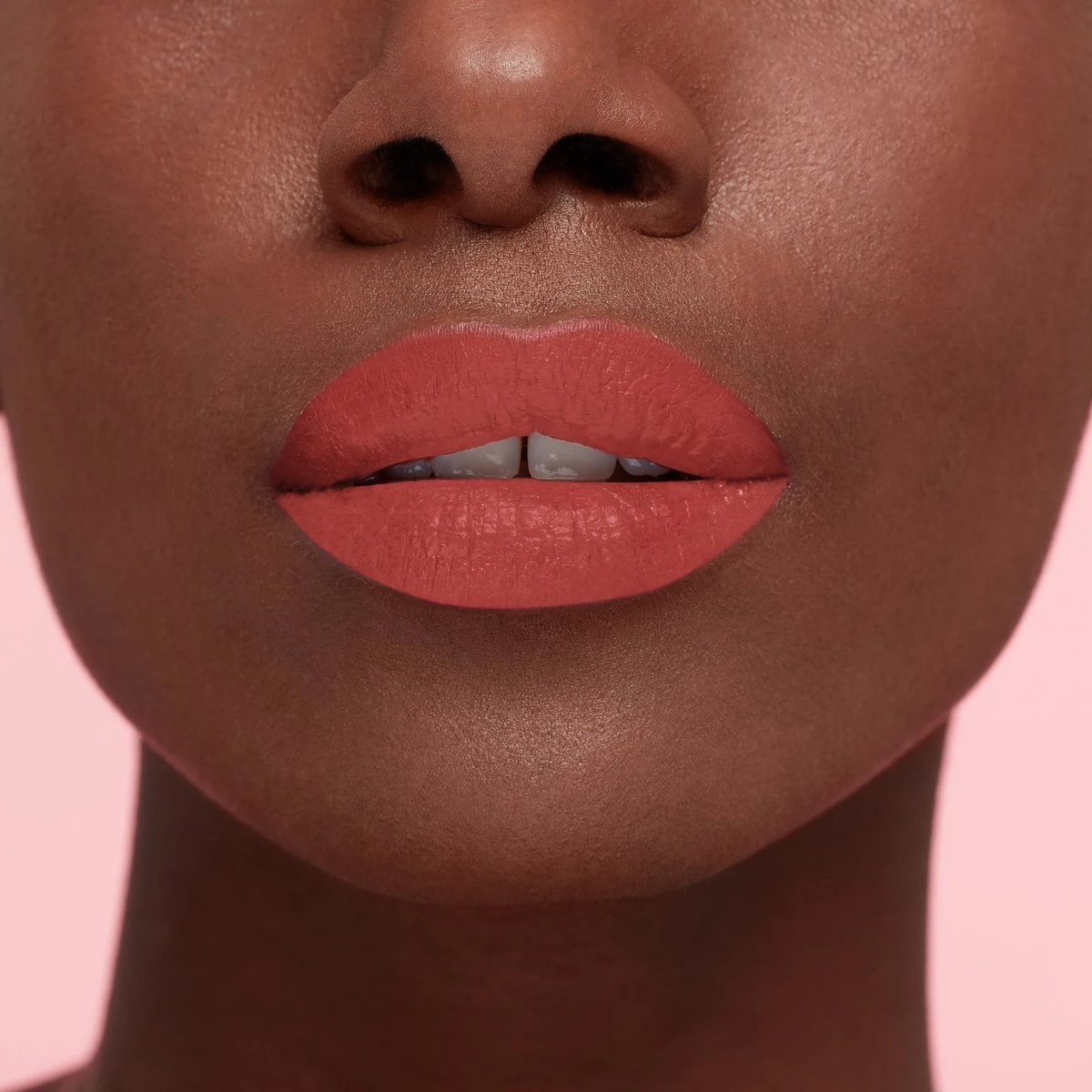 L’Oréal Paris Les Macarons Langhoudende Matte Lipstick - 834 Infinite Spice - Nude - 6,7 Ml 7 L’Oréal Paris Les Macarons Langhoudende Matte Lipstick - 834 Infinite Spice - Nude - 6,7 Ml - Afbeelding 5