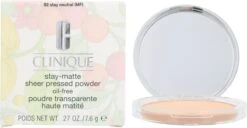 Clinique Stay Matte Sheer Pressed Powder - 02 Stay Neutral - Gezichtspoeder 10 Clinique Stay Matte Sheer Pressed Powder - 02 Stay Neutral - Gezichtspoeder -Cosmetica Serie Winkel 1200x622 2