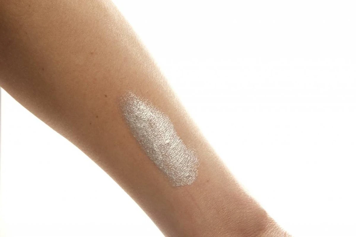 Makeup Revolution - Awesome Metals Eye Foils - Pure Platinum - Metallic Eye Foil - Zilver 5 Makeup Revolution - Awesome Metals Eye Foils - Pure Platinum - Metallic Eye Foil - Zilver - Afbeelding 3