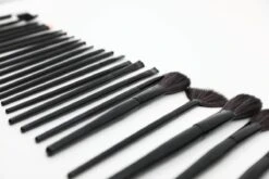 De Ultieme Make-up Ervaring: Cosmetische Spiegel Met 16 LED's En Set Van 24 Professionele Make-up Kwasten - Perfect Voor Een Vlekkeloze En Verlichte Look! Spiegel - Kwasten - Make-up Kwasten - Make-up Spiegel - Verlichting - LED - 12 De Ultieme Make-up Ervaring: Cosmetische Spiegel Met 16 LED's En Set Van 24 Professionele Make-up Kwasten - Perfect Voor Een Vlekkeloze En Verlichte Look! Spiegel - Kwasten - Make-up Kwasten - Make-up Spiegel - Verlichting - LED - -Cosmetica Serie Winkel 1200x800 24