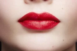 L'Oréal Paris Color Riche Matte Lippenstift - 347 Haute Rouge -Cosmetica Serie Winkel 1200x800 3