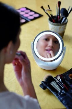 Medisana CM 835 Cosmetica Spiegel -Cosmetica Serie Winkel 799x1200 9