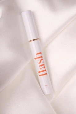 Célie Beauty FLASH - Wimperserum - Binnen 1 Week Zichtbaar Resultaat - 100% Vegan - Wimpergroei - Wimperverzorging - Volle Wimpers - Dikke Wimpers - 3ml - Hydraterend 15 Célie Beauty FLASH - Wimperserum - Binnen 1 Week Zichtbaar Resultaat - 100% Vegan - Wimpergroei - Wimperverzorging - Volle Wimpers - Dikke Wimpers - 3ml - Hydraterend -Cosmetica Serie Winkel 800x1200 4