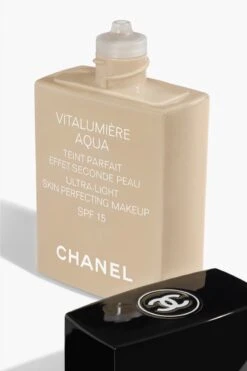 Chanel Vitalumiere Aqua Foundation - 30 Beige - SPF15 - 30 Ml 20 Chanel Vitalumiere Aqua Foundation - 30 Beige - SPF15 - 30 Ml -Cosmetica Serie Winkel 800x1200 7