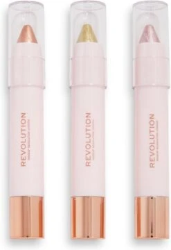 Makeup Revolution - Soft Glamour - Shimmer Shadow Stick Set - Oogschaduw Pencils - Soft Pink, Champagne Bronze Gold & Soft Green -Cosmetica Serie Winkel 823x1200 1