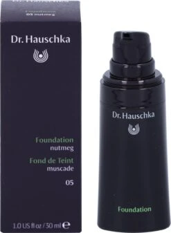 Dr. Hauschka - Foundation - 05 Chestnut -Cosmetica Serie Winkel 879x1200 1