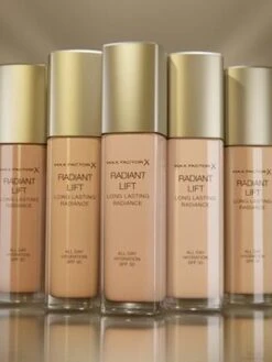 Max Factor Radiant Lift FD - 45 Warm Almond -Cosmetica Serie Winkel 900x1200 12