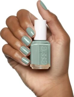Essie Maximilian Strasse Her - Grijs - Nagellak -Cosmetica Serie Winkel 909x1200 2