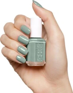 Essie Maximilian Strasse Her - Grijs - Nagellak -Cosmetica Serie Winkel 946x1200 4