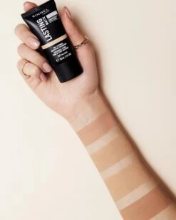 Rimmel London Lasting Matte Foundation - 200 Soft Beige 21 Rimmel London Lasting Matte Foundation - 200 Soft Beige -Cosmetica Serie Winkel 960x1200 10