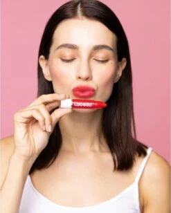 Labello Crayon Lipstick Poppy Red 11 Labello Crayon Lipstick Poppy Red -Cosmetica Serie Winkel 962x1200 1