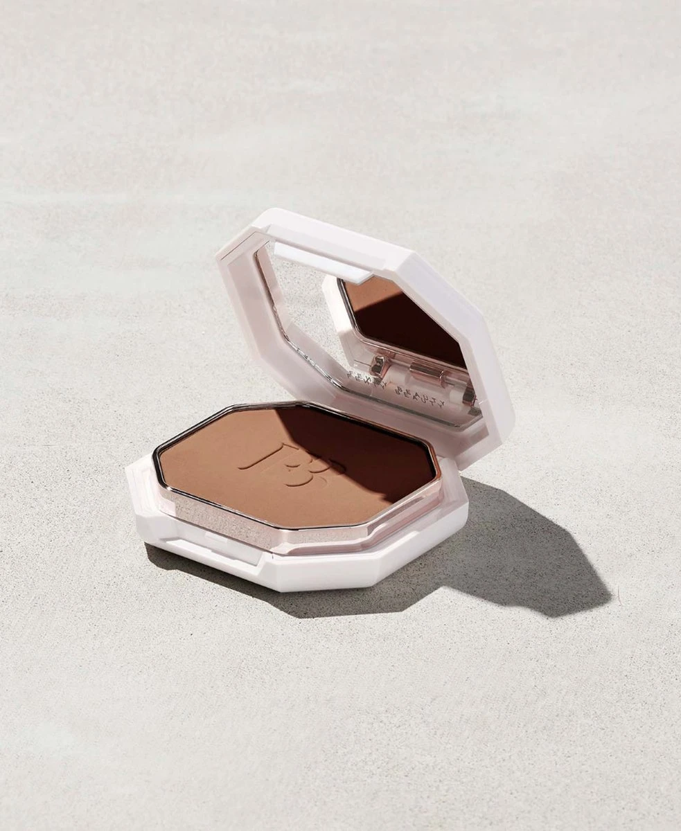 Fenty Beauty Pro FILT'R Soft Matte Powder Foundation 3 Fenty Beauty Pro FILT'R Soft Matte Powder Foundation